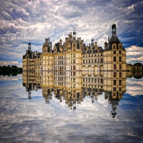 1392385587481_amazing-reflective-photography-building-reflection-on-water.jpg